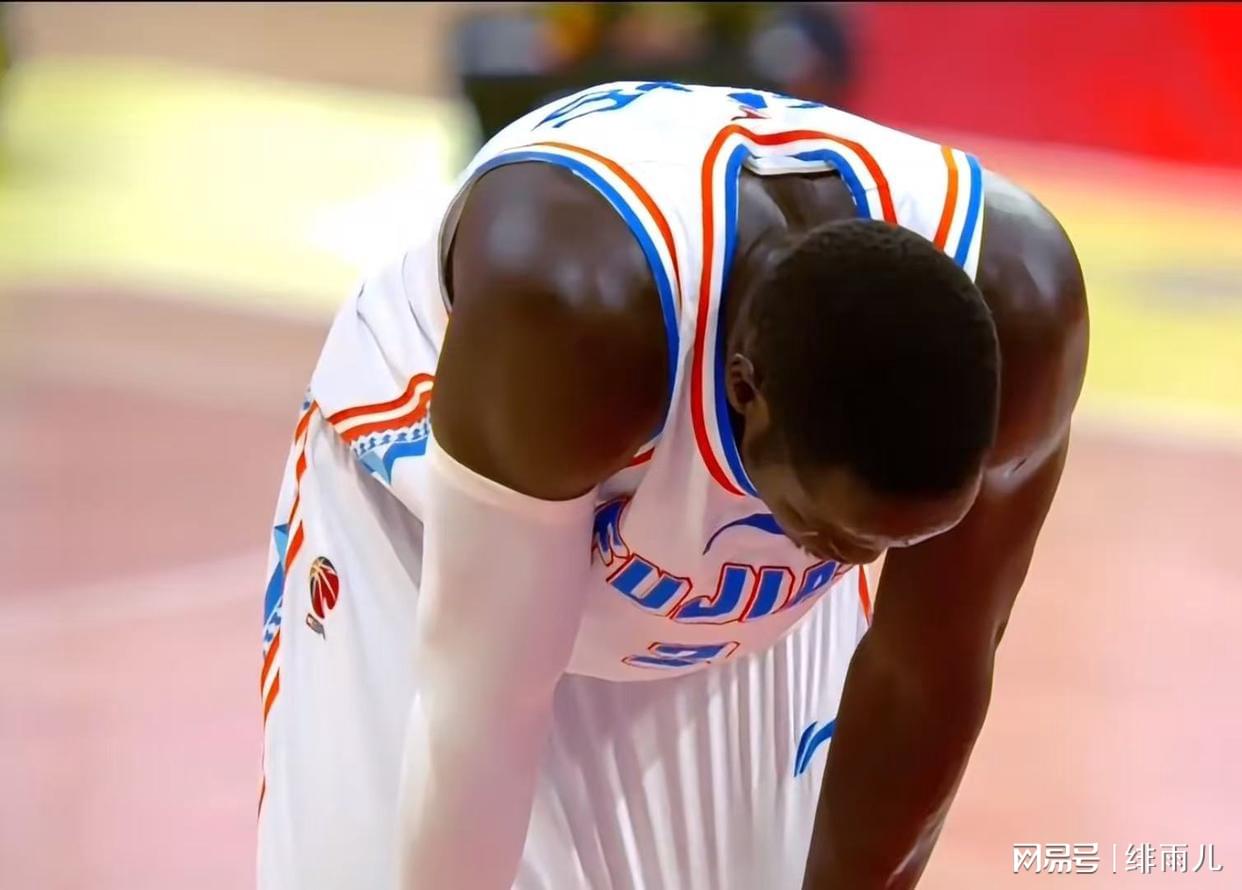 Góc Nhìn HI88: Không phải Maker! ＂Quái vật＂ khu vực trong NBA cao 2m16 có thể lọ
